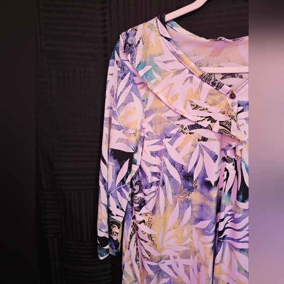 Southern Lady Yellow White Blouse with Artistic Leaf Design - Picture 4 of 6